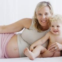 Кормление грудью при беременности