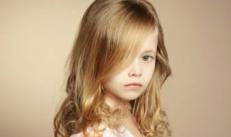 Krótkie fryzury i fryzury dla dziewczynek w każdym wieku