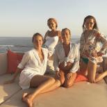 स्टेफ़ानिया मलिकोवा ने इटली में नौका पर छुट्टियां मनाते हुए स्विमसूट में एक तस्वीर साझा की