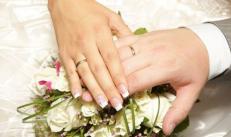 Защо брачната халка се носи на безименния пръст?