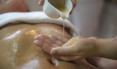 Massaggio con oli essenziali Massaggio con oli essenziali a casa