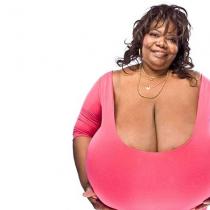 Ženy s obrovskými prsiami (21 fotografií) Veľmi krásne ženy s veľkými prsiami