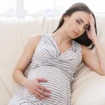 لماذا تؤلم معدتك أثناء الحمل؟