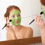 Gysločio sulčių ir lapų naudojimo būdai nuo spuogų ant veido ir kūno