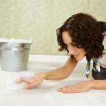 Kako očistiti preprogo s sodo bikarbono in drugimi izdelki doma