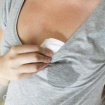 Почему перед месячными грудь болит и набухает: ответ гинеколога