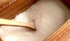 Bagaimana cara membuat larutan garam 10?