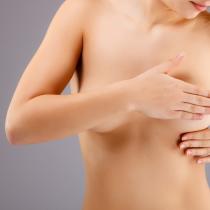 Через неделю после месячных начинает болеть грудь: причины, симптомы, как устранить